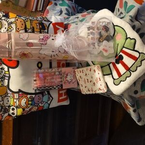 NWT 🩷 SANRIO GIFT BUNDLE 🩷 in 🎀HELLO KITTY Cotton Tote🎀 9+ items ⚘️ $80 R!